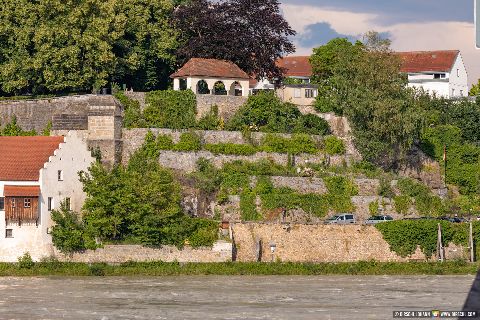 Gemeinde Neuhaus_am_Inn Landkreis Passau Blick nach Schärding Schlosspark (Dirschl Johann) Deutschland PA